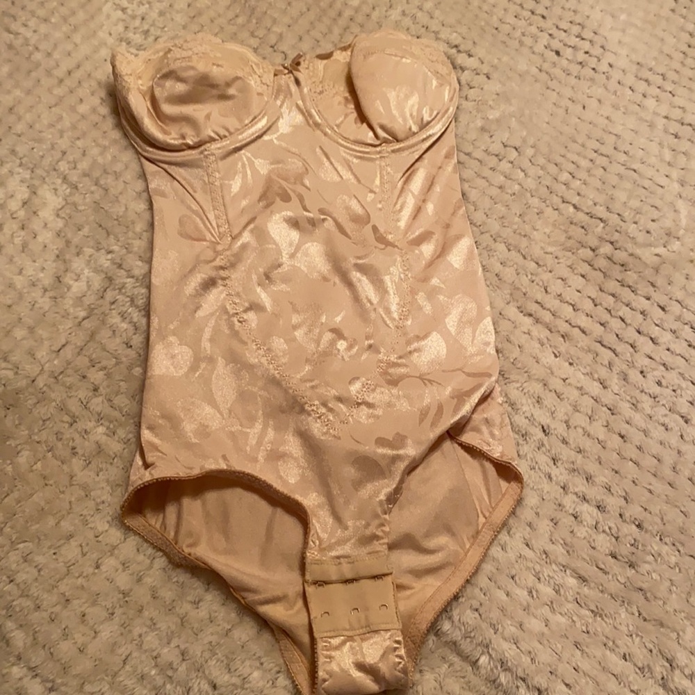 Flexes Strapless Body Shaper 36B